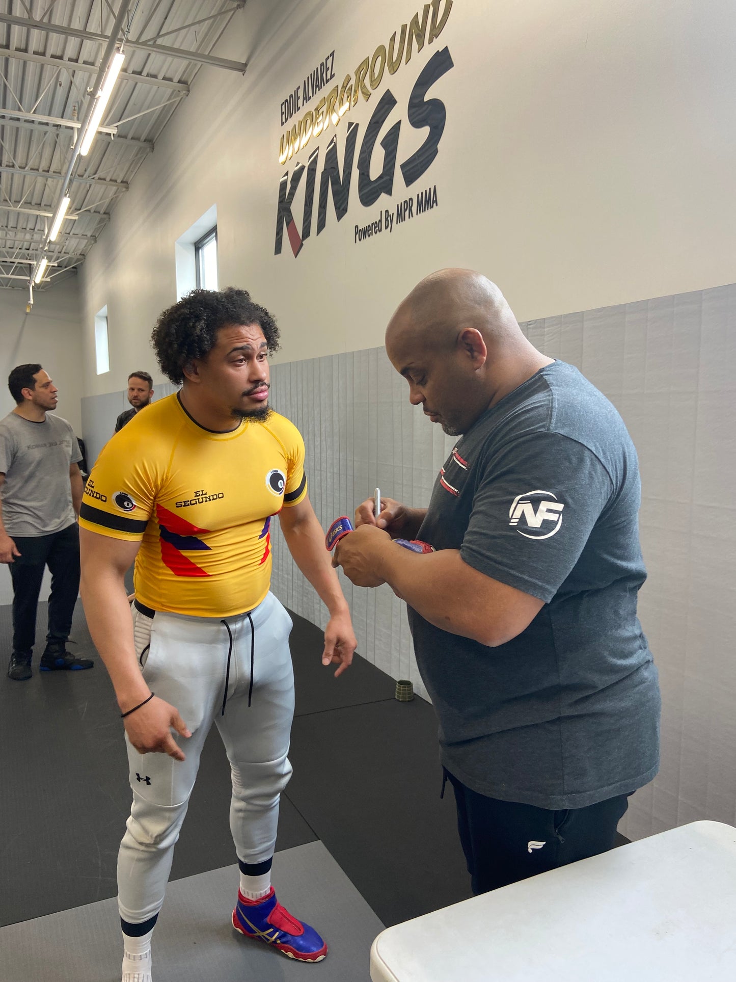 Glove-Daniel Cormier