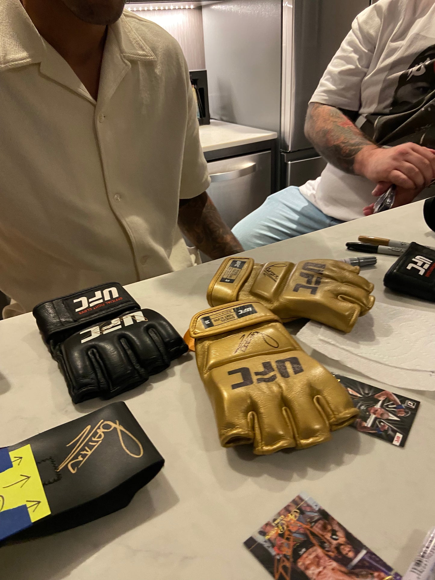 Glove-Gold glove signed by Alex Pereira