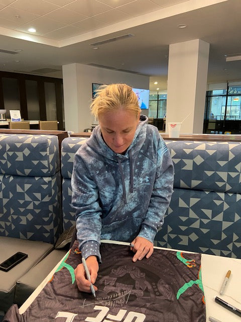 Jersey - Valentina Shevchenko Signed Noche Jersey