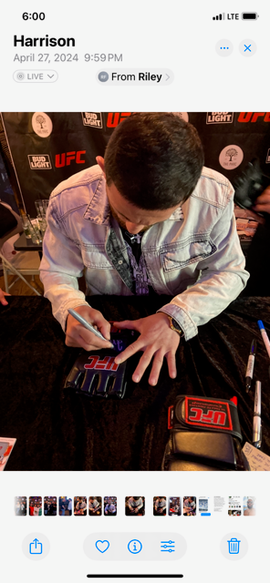 Glove- Merab Dvalishvili signed UFC glove